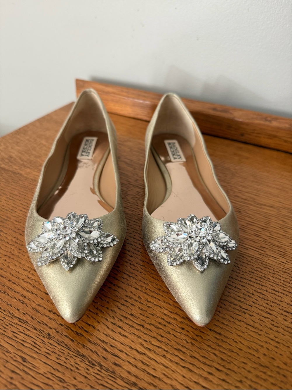 Badgley Mischka Embellished Gold Pointed Toe Flats 7.5 wedding shoes